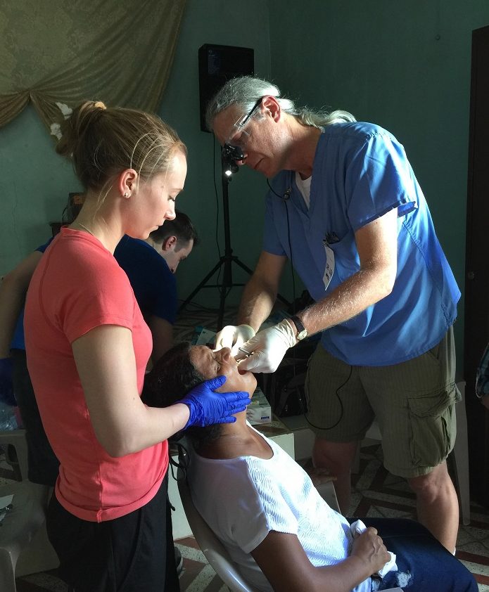 Volunteer dentists in Honduras